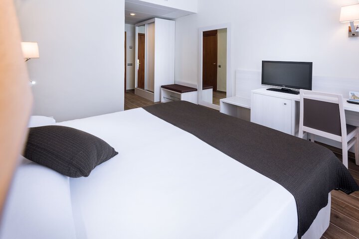 Room 4 of 87