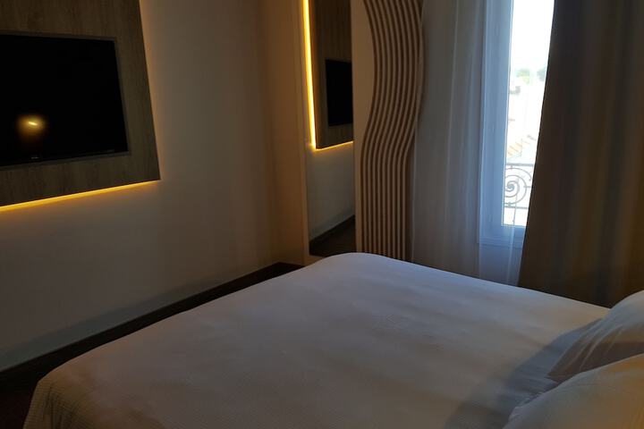 Room 22 of 103