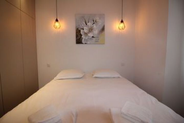 Room 6 of 14