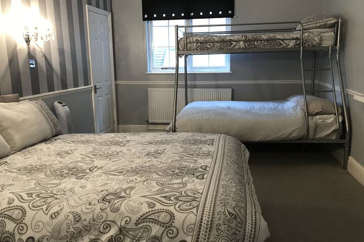 Room 2 of 38