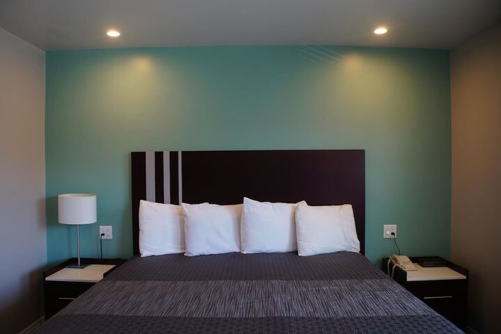 Room 4 of 27