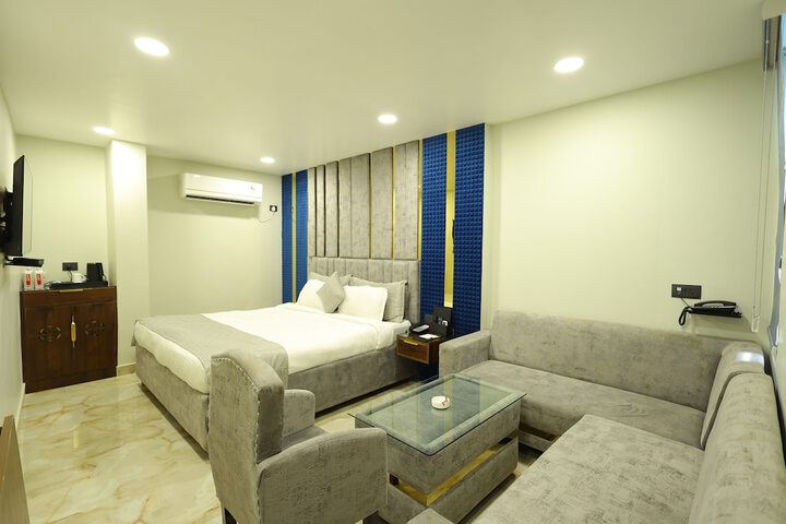 Room 10 of 27