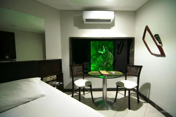 Room 5 of 14