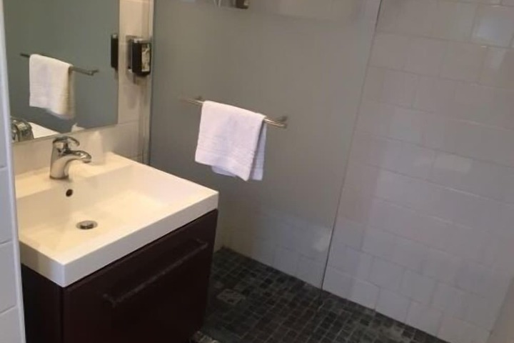 Room 32 of 39