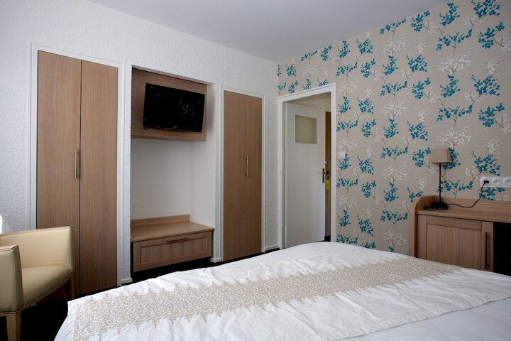 Room 11 of 38