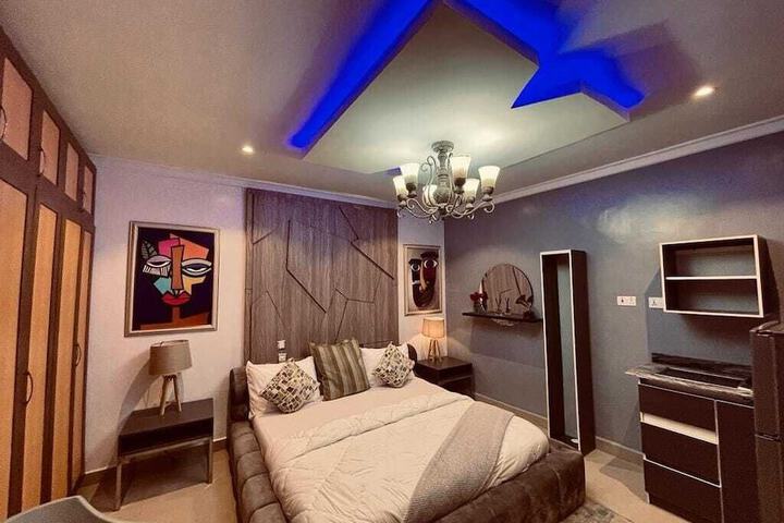 Room 8 of 34
