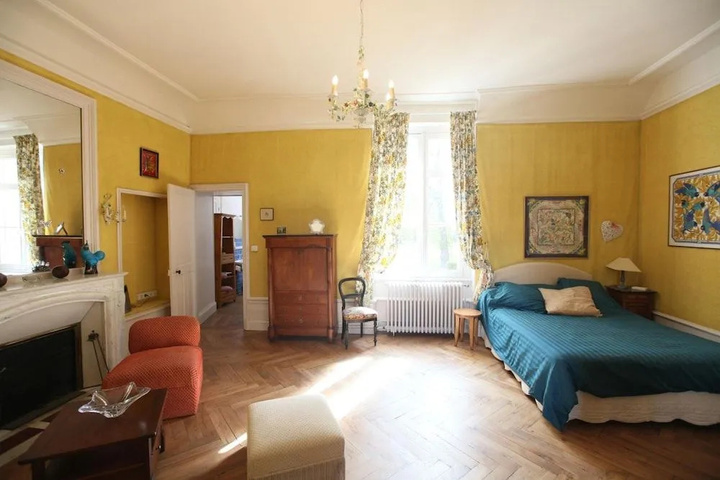 Room 6 of 13