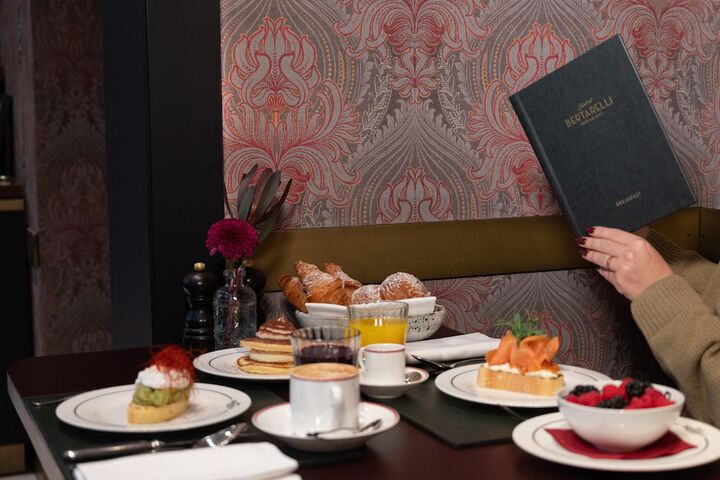 Breakfast/Coffee Service 77 of 116
