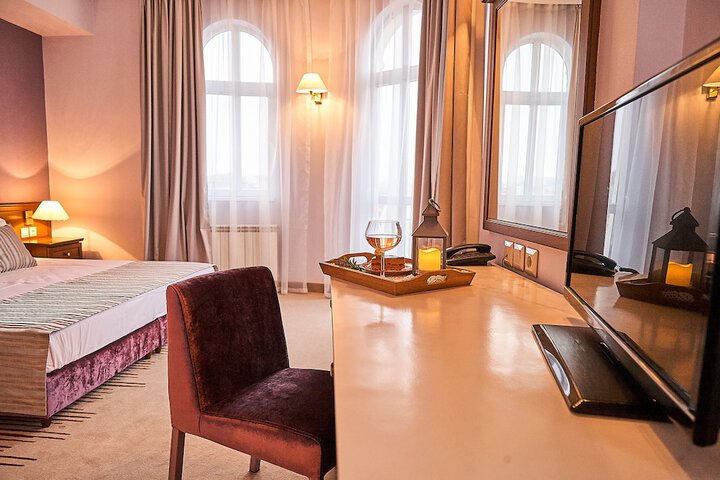 Room 11 of 44