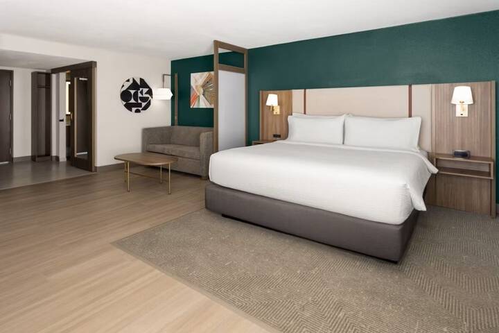 Room 8 of 70