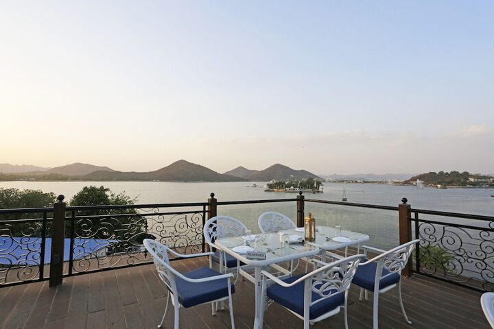 OYO Premium 033 Fateh Sagar Lake Side