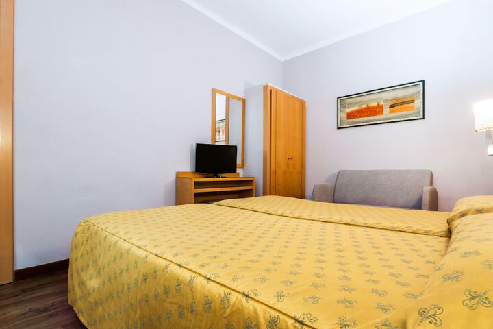 Room 5 of 73