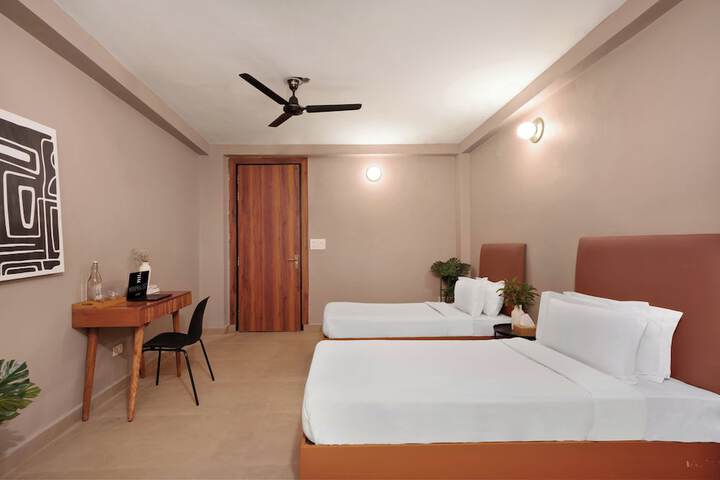 Room 4 of 40