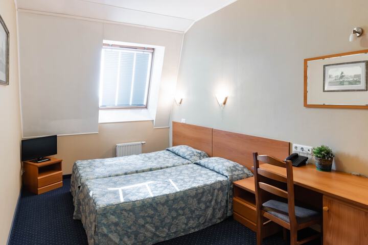 Room 13 of 46