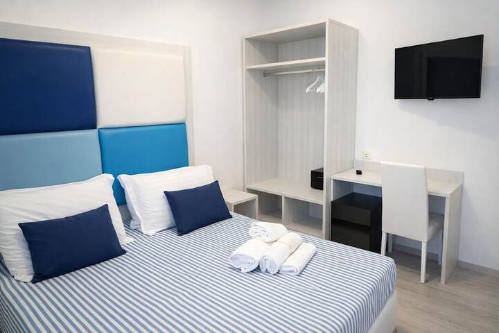 Room 6 of 19