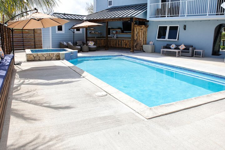Pool 6 of 8