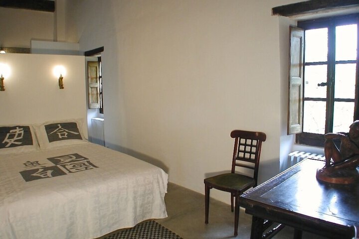 Room 2 of 37