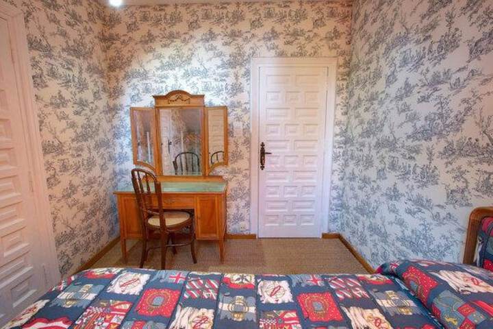 Room 8 of 90