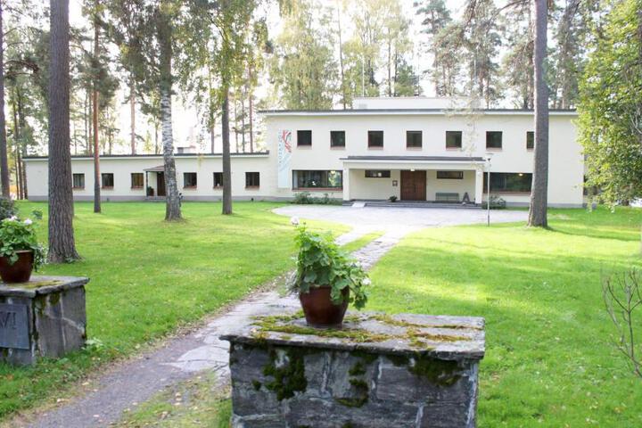 Exterior of Art Hostel Honkahovi