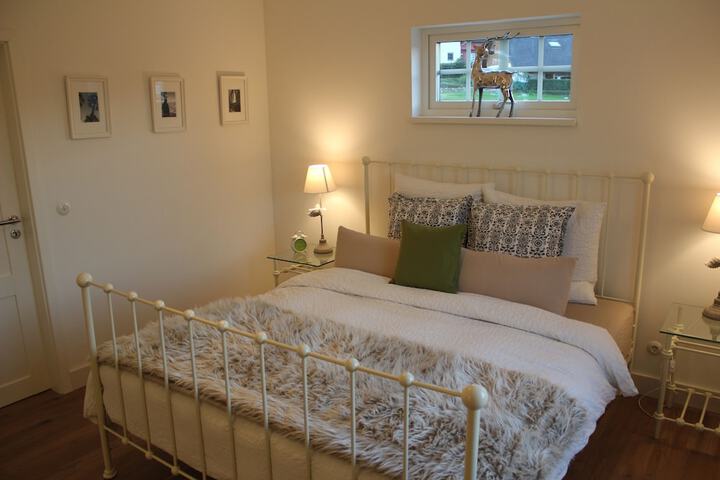 Room 2 of 44