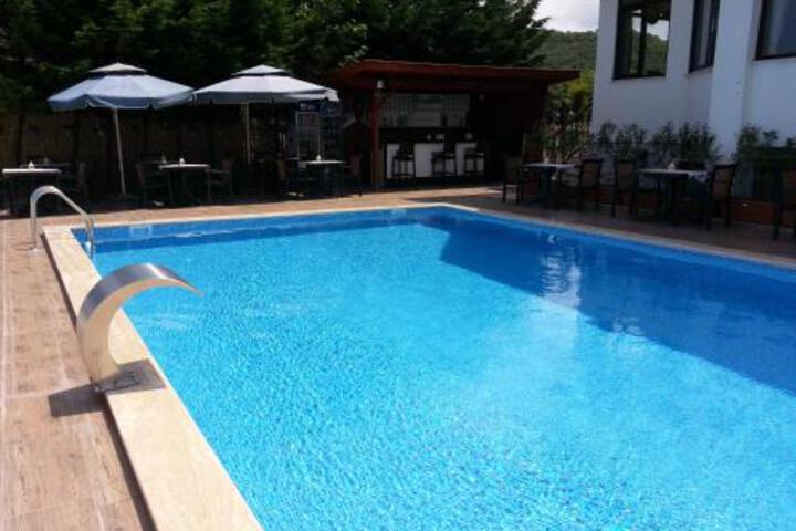 Pool 97 of 108