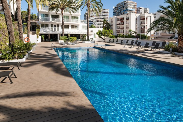Hotel Pool