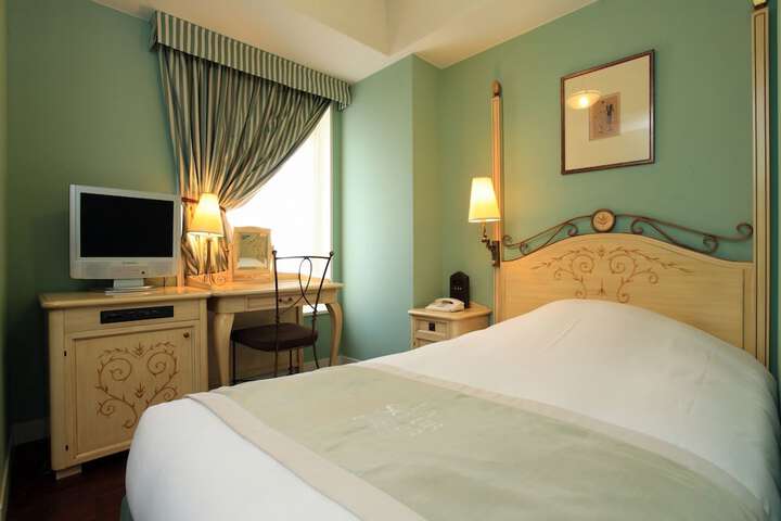 Room 10 of 43