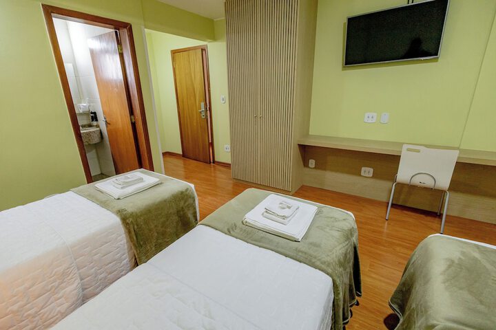 Room 8 of 119