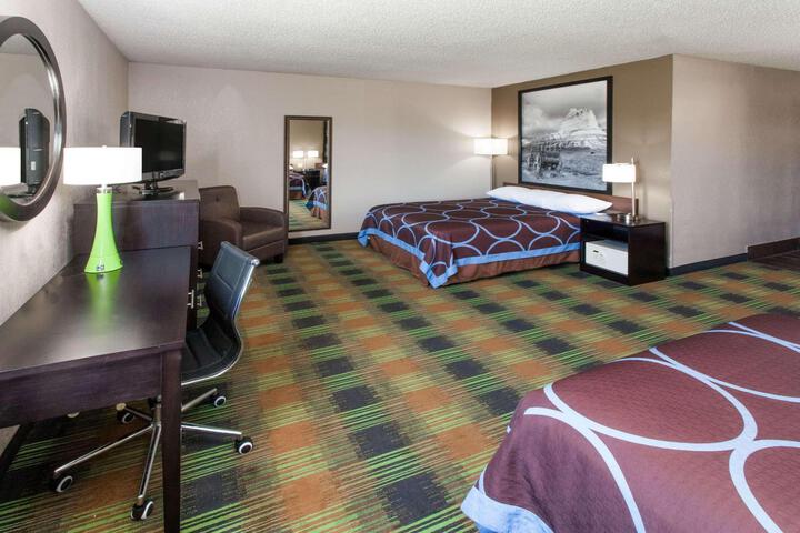 2 Double Bed Accessible Room (12 of 14)