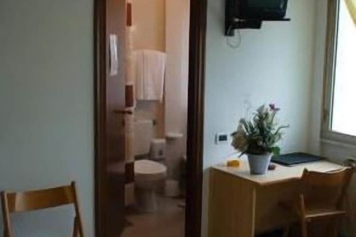 Room 14 of 63
