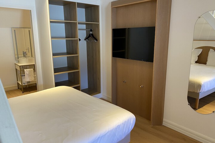 Room 15 of 80