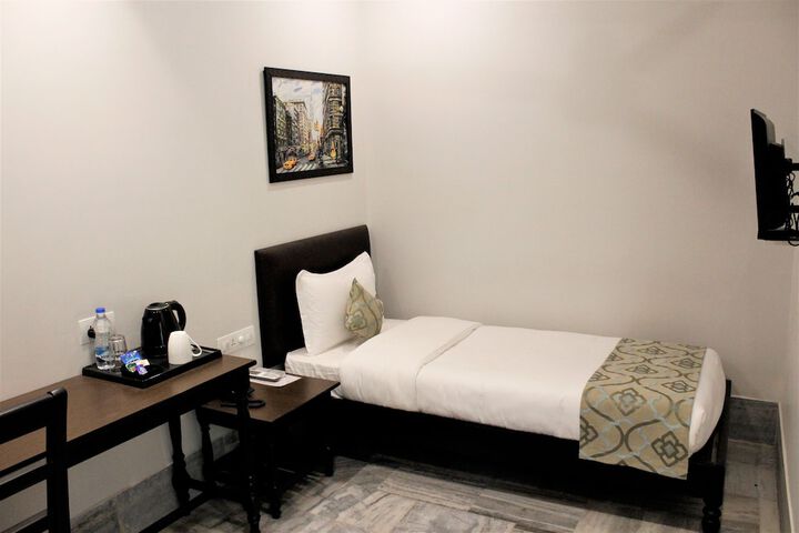 Room 9 of 22