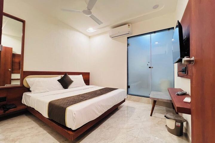 Room 14 of 27