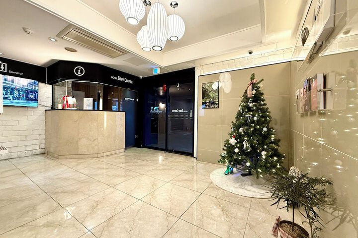 Hotel Entry