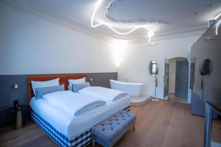 Room 26 of 48