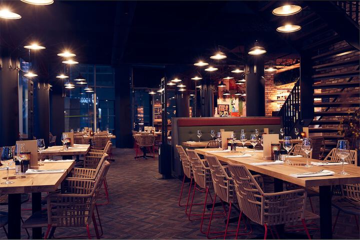 Dining 33 of 42