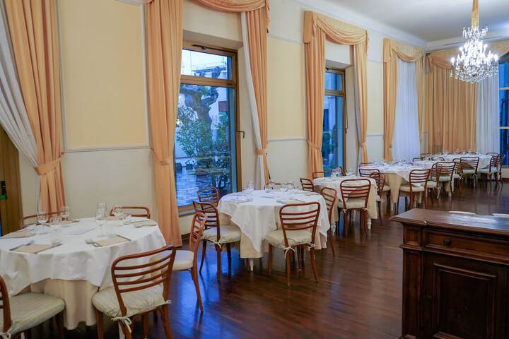 Dining 97 of 127