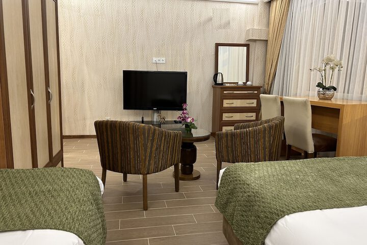 Room 8 of 95