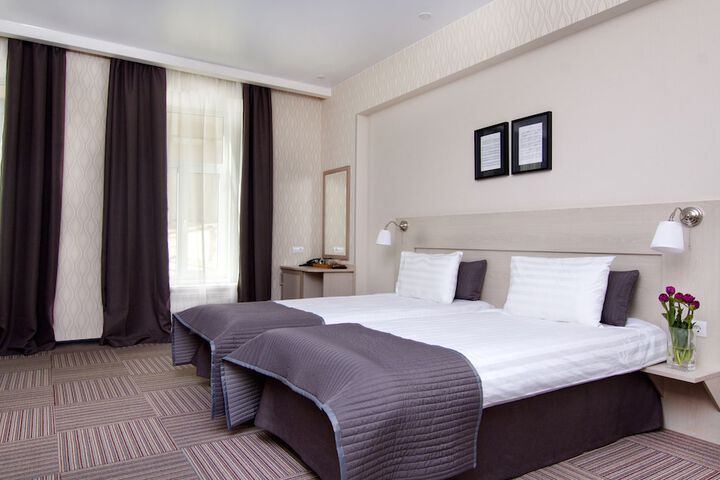 Room 4 of 80