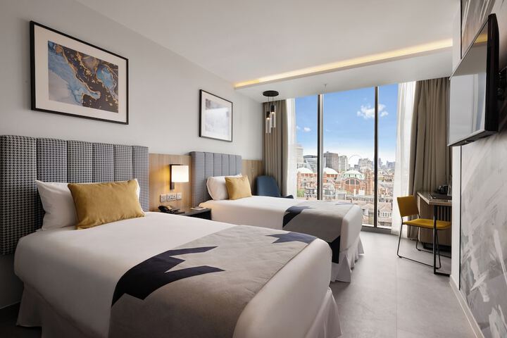 Room 42 of 106