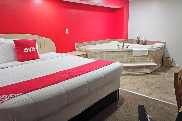 Premium Room 1 King Bed Jetted Tub (4 of 22)