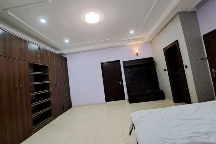 Room 12 of 22