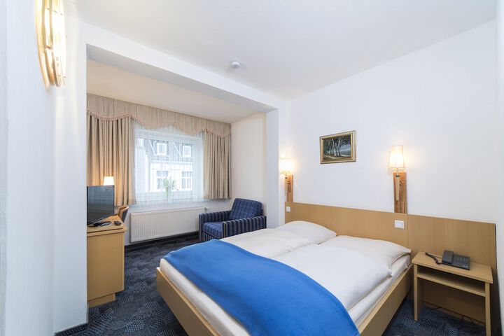 Room 3 of 36