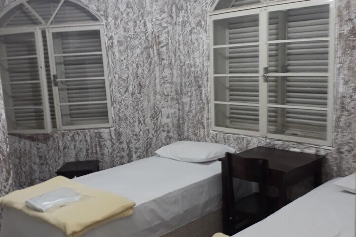 Room 37 of 98