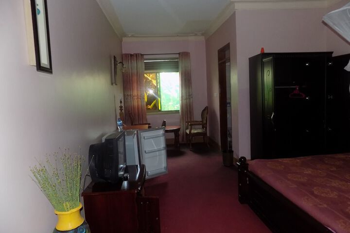 Room 9 of 29