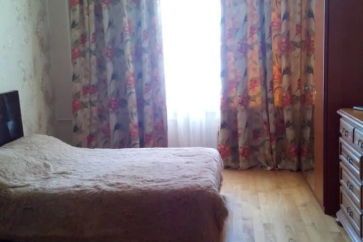Room 6 of 16