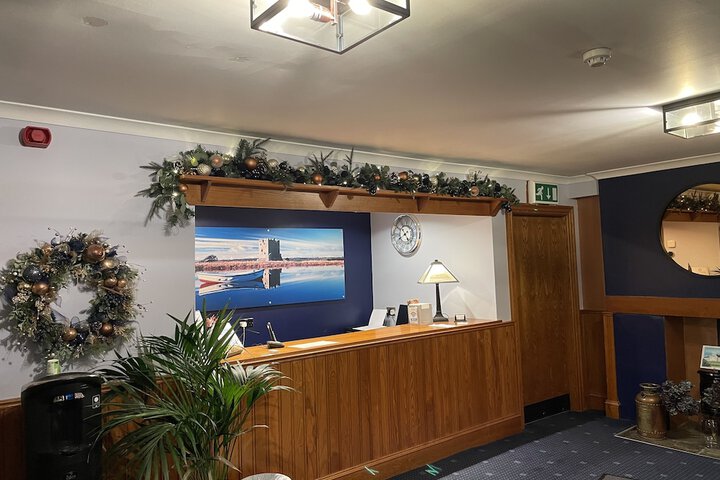 Check-in/check-out kiosk
