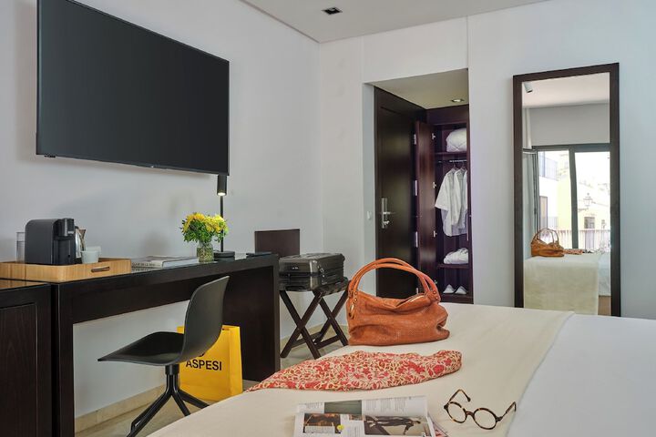 Room 44 of 111