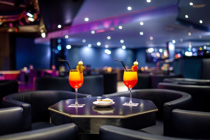 Lounge 72 of 80