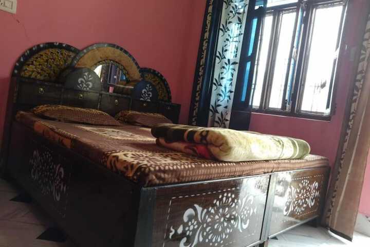 Room 10 of 14